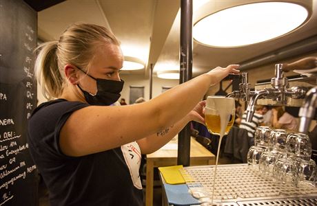 Restaurace vítají možnost znovu otevřít, neskrývají ale obavy. Šeberák už rebelovat nebude Restaurace a hospody mohly mít ve čtvrtek poslední den otevřeno do 22 hodin. | na serveru Lidovky.cz | aktuální zprávy
