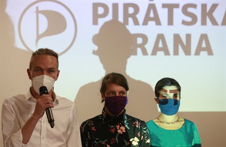 Vedení Pirátů může jednat se STAN o spolupráci pro sněmovní volby. Schválili to členové v referendu Volební sněm Pirátů po krajských a senátních volbách, tisková konference. | na serveru Lidovky.cz | aktuální zprávy