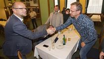 Dosavadní hejtman Martin Netolický ve volebním štábu v Pardubickém kraji. | na serveru Lidovky.cz | aktuální zprávy