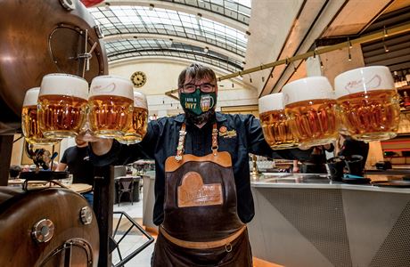 V restauraci Červený jelen v Hybernské ulici načepoval výčepní několik... | na serveru Lidovky.cz | aktuální zprávy V restauraci Červený jelen v Hybernské ulici načepoval výčepní několik... | na serveru Lidovky.cz | aktuální zprávy