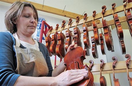 Společnost Akord Kvint, která v Lubech vyrábí housle, violy a violoncella, je... | na serveru Lidovky.cz | aktuální zprávy Společnost Akord Kvint, která v Lubech vyrábí housle, violy a violoncella, je... | na serveru Lidovky.cz | aktuální zprávy