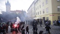 Chuligáni viní po bitvě na Staromáku hlavně policejní provokatéry. Kluby násilnosti odsuzují Demonstrace chuligánů na Staroměstském náměstí. | na serveru Lidovky.cz | aktuální zprávy