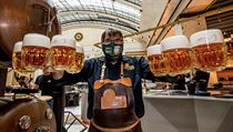 V restauraci Červený jelen v Hybernské ulici načepoval výčepní několik... | na serveru Lidovky.cz | aktuální zprávy