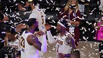 LeBron James během oslav se spoluhráči. | na serveru Lidovky.cz | aktuální zprávy