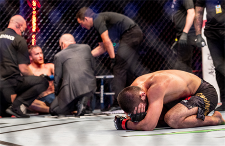 Khabib Nurmagomedov slaví vítězství nad Justinem Gaethjem | na serveru Lidovky.cz | aktuální zprávy Khabib Nurmagomedov slaví vítězství nad Justinem Gaethjem | na serveru Lidovky.cz | aktuální zprávy