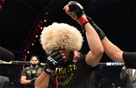 Khabib Nurmagomedov slaví vítězství nad Justinem Gaethjem | na serveru Lidovky.cz | aktuální zprávy Khabib Nurmagomedov slaví vítězství nad Justinem Gaethjem | na serveru Lidovky.cz | aktuální zprávy