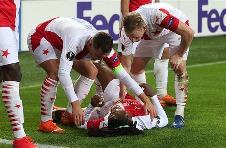 Peter Olayinka nasadil při vstřelené brance proti Leverkusenu své zdraví. | na serveru Lidovky.cz | aktuální zprávy Peter Olayinka nasadil při vstřelené brance proti Leverkusenu své zdraví. | na serveru Lidovky.cz | aktuální zprávy