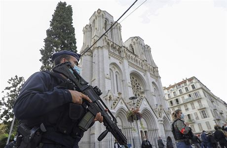 Policejní zdroje agentuře DPA potvrdily, že ranní útok v Nice si vyžádal tři... | na serveru Lidovky.cz | aktuální zprávy