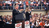 Americké prezidentské volby: Devadesátá léta a svěží vítr Bill Clinton Bill Clinton v průběhu své druhé prezidentské kampaně v srpnu 1996. | na serveru Lidovky.cz | aktuální zprávy