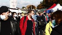 S rouškami je někdy problém, lidé neváhají strážníky urážet. V Praze padlo přes 600 pokut Praha doporučila, aby se farmářské trhy nekonaly. Ty se i před doporučení v... | na serveru Lidovky.cz | aktuální zprávy