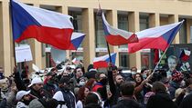 Demonstrace proti vládním opatřením.