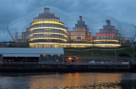 Dům nad řekou. Podmanivý pohled na budovu Sage Gateshead, která se tyčí na... | na serveru Lidovky.cz | aktuální zprávy