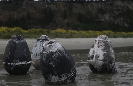 Mladá designérka navrhla vázy Gaia se sopečným pískem | na serveru Lidovky.cz | aktuální zprávy Mladá designérka navrhla vázy Gaia se sopečným pískem | na serveru Lidovky.cz | aktuální zprávy