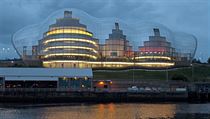 Dům nad řekou. Podmanivý pohled na budovu Sage Gateshead, která se tyčí na... | na serveru Lidovky.cz | aktuální zprávy