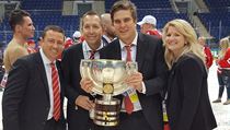 Bayne Pettinger se radoval společně s hráči z několika velkých trofejí. | na serveru Lidovky.cz | aktuální zprávy