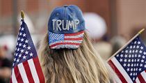 Národní ostuda, říká o pokusech zvrátit volby spojenec Trumpa. Jeho příznivci využívají novou sociální síť Shromáždění trumpových příznivců ve Phoenixu. | na serveru Lidovky.cz | aktuální zprávy