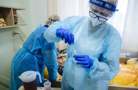 Domovy pro seniory obdržely rychlotesty na koronavirus a okamžitě začaly s... | na serveru Lidovky.cz | aktuální zprávy