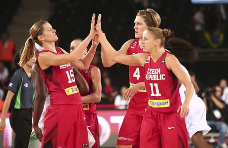 České basketbalistky slaví výhru. | na serveru Lidovky.cz | aktuální zprávy