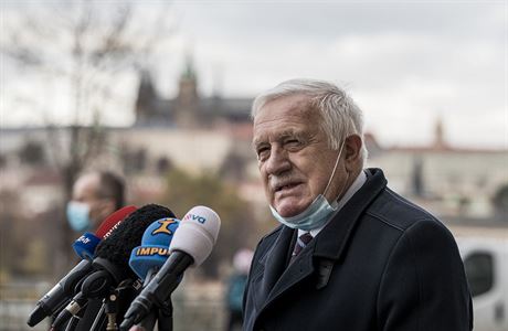 Klausovi skončila karanténa kvůli koronaviru, léčil se běžnými medikamenty doma Exprezident Václav Klaus 17. listopadu 2020 při proslovu u kavárny Slávie na... | na serveru Lidovky.cz | aktuální zprávy