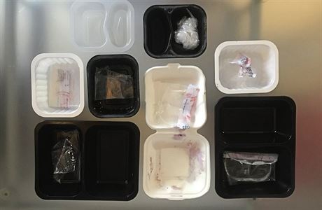 Plastový odpad z jednoho obědu. Snímek dokumentuje, kolik plastů obnáší běžný... | na serveru Lidovky.cz | aktuální zprávy Plastový odpad z jednoho obědu. Snímek dokumentuje, kolik plastů obnáší běžný... | na serveru Lidovky.cz | aktuální zprávy