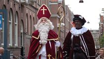Folklorní postava Černého Petra s Mikulášem. | na serveru Lidovky.cz | aktuální zprávy