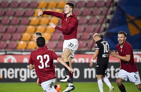 Ladislav Krejčí ze Sparty se raduje z gólu. | na serveru Lidovky.cz | aktuální zprávy