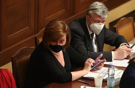 Jednání sněmovny o daních. Ministryně financí Alena Schillerová a ministr... | na serveru Lidovky.cz | aktuální zprávy Jednání sněmovny o daních. Ministryně financí Alena Schillerová a ministr... | na serveru Lidovky.cz | aktuální zprávy