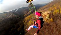 Zipline je přejezd ve speciálním sedáku zavěšeném na kladce po ocelovém laně,... | na serveru Lidovky.cz | aktuální zprávy