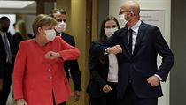 Namísto podání ruky pozdrav loktem. I tak vypadá první summit EU od vypuknutí... | na serveru Lidovky.cz | aktuální zprávy