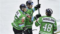 Radost hokejistů Mladé Boleslavi z branky do sítě Karlových Varů. | na serveru Lidovky.cz | aktuální zprávy
