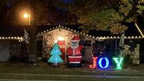 Santa Claus před domem Chrise Kennedyho. | na serveru Lidovky.cz | aktuální zprávy