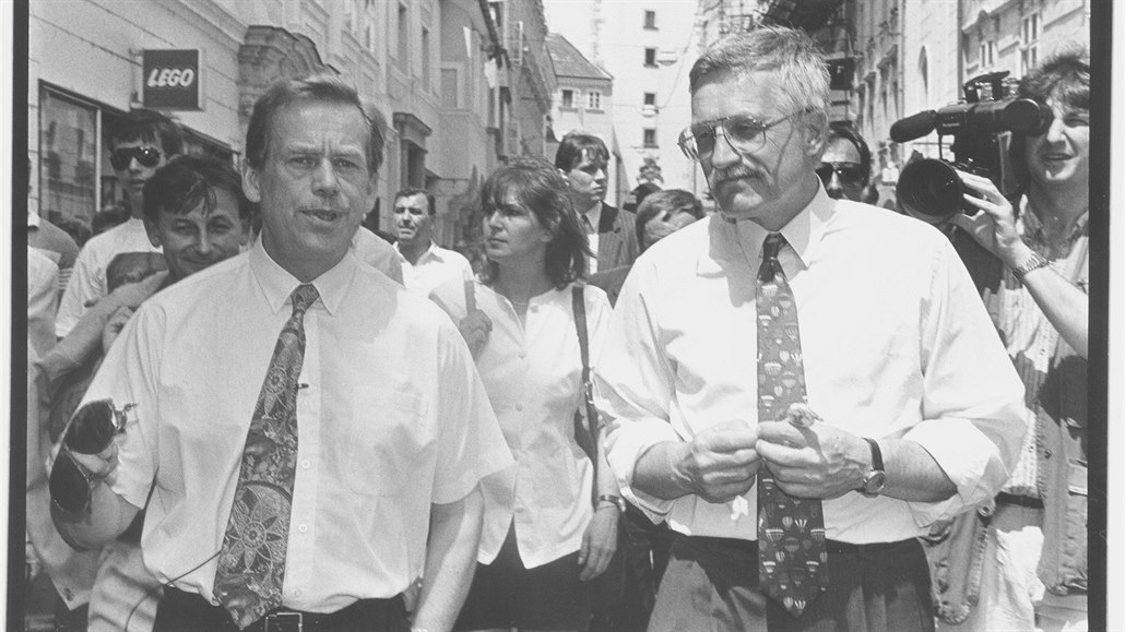 Dva vní rivalové. Václav Havel a Václav Klaus pi návtv Bratislavy, 90....