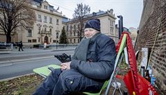 Nakonec pijal hospodského premiér Andrej Babi a Karel Havlíek. Pánové se...