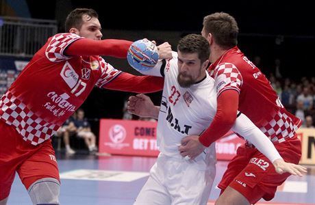 Josip Šarac (vlevo) a Matej Hrstič z Chorvatska se snaží přibrzdit českého... | na serveru Lidovky.cz | aktuální zprávy