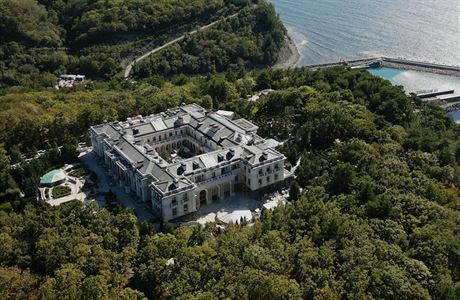 Navalnyj zveřejnil zprávu o údajném Putinově paláci. Stál 29 miliard korun a rozkládá se u Černého moře Další ze snímků rezidence. | na serveru Lidovky.cz | aktuální zprávy