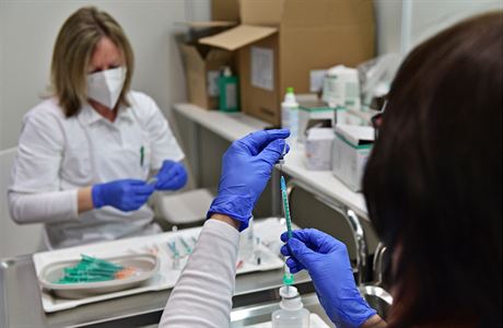 Nedostatek vakcíny dostal do hry Rusko. Jednejme o Sputniku jako Maďarsko, navrhuje Prymula Očkovací centrum v provizorní nemocnici na brněnském výstavišti. | na serveru Lidovky.cz | aktuální zprávy