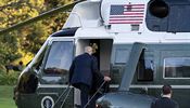 Prezident Donald Trump nastupuje do vrtulnku Marine One, kter ho pevezl do...