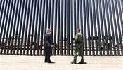 Donald Trump na hranicch s Mexikem.