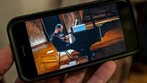 Živě a online. Pianista Igor Levit během svého streamu, v rámci kterého přehrál... | na serveru Lidovky.cz | aktuální zprávy