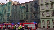 Hasiči na místě požáru v pražské ulici Ječná. | na serveru Lidovky.cz | aktuální zprávy