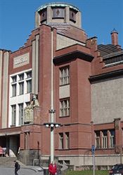Nadchází rok mistra moderny. Zakladatel české moderní architektury Jan Kotěra se narodil před 150 lety Kotěrův opus magnum. Muzejní budova v Hradci Králové z let 1907–1913 ve stylu... | na serveru Lidovky.cz | aktuální zprávy