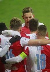 Slavia se zaskočit nenechala, nastartovala ji proměněná penalta. Matějovský Boleslavi zachránil bod Slávisté slaví gól | na serveru Lidovky.cz | aktuální zprávy