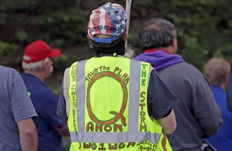 Příznivci QAnonu na protestech ve Washingtonu. | na serveru Lidovky.cz | aktuální zprávy