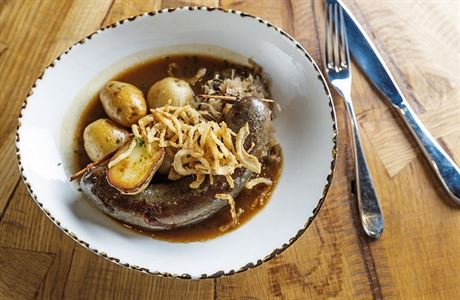 Vedle zelí či smažené cibule jitrnice dobře doplní i silná omáčka z kostí a... | na serveru Lidovky.cz | aktuální zprávy