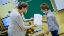 Prvňáčci z 1.A na ZŠ Kubatova v Českých Budějovicích dostávají pololetní výpis... | na serveru Lidovky.cz | aktuální zprávy