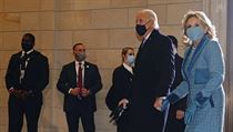 Biden dorazil k washingtonskému Kapitolu, k prezidentské přísaze dojde kolem...