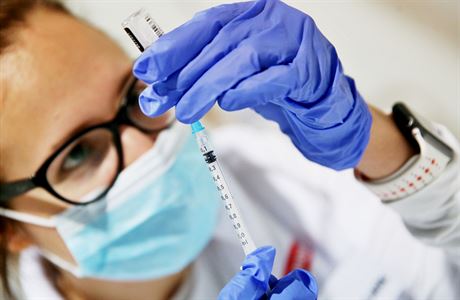 Po prodělání covidu by měla stačit jedna dávka vakcíny, shodují se experti Příprava vakcíny proti covidu. | na serveru Lidovky.cz | aktuální zprávy
