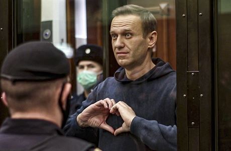 Alexej Navalnyj u moskevského soudu. | na serveru Lidovky.cz | aktuální zprávy
