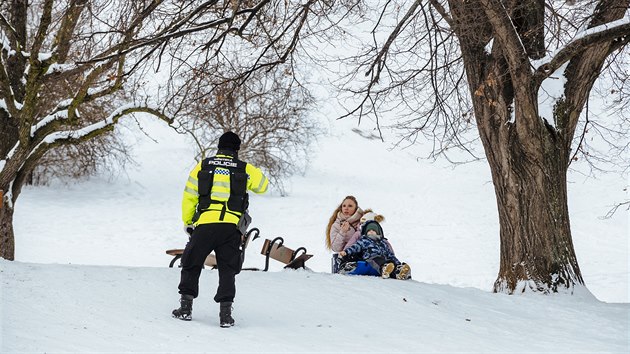 Policista vyháněl bobisty.