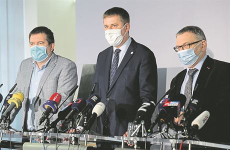 Ministři za ČSSD, zleva ministr vnitra Jan Hamáček, ministr zahraničí Tomáš... | na serveru Lidovky.cz | aktuální zprávy
